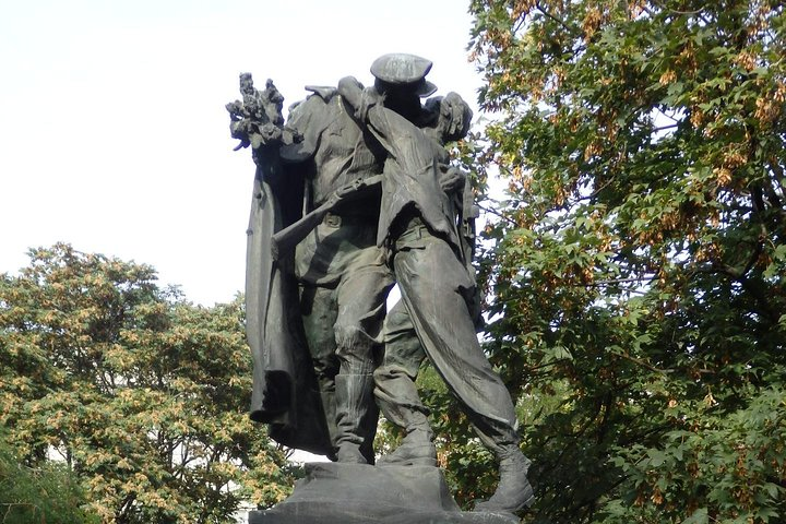 Explore the rich tapestry of gay history and art in Prague where iconic landmarks and lively bars reveal the city’s diverse journey perfect for those seeking connection and insight.